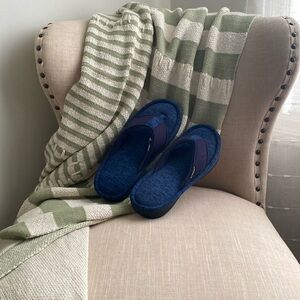 Women’s Isotoner Flip Flop Slippers